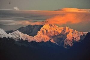 Sunrise view of Kanchenjunga from Tiger Hill on a North Bengal tour package from Kolkata